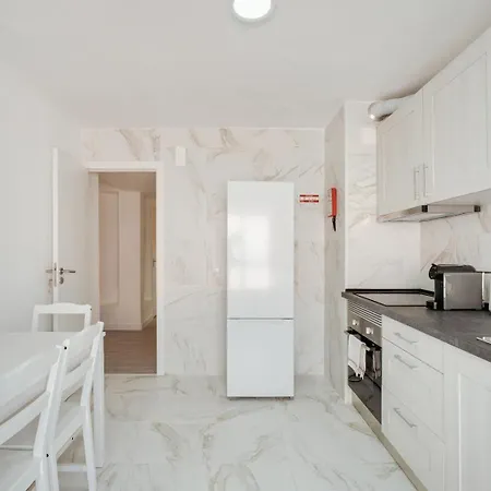 Hostwise - Bright & Family Flat In Paco De Arcos Appartement *