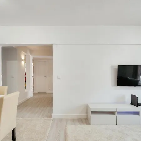 Hostwise - Bright & Family Flat In Paco De Arcos * Lisboa
