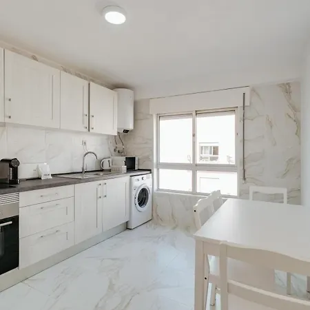 Hostwise - Bright & Family Flat In Paco De Arcos * Lisboa