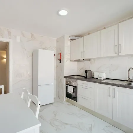 Bright & Family Flat In Paco De Arcos By Hostwise ליסבון
