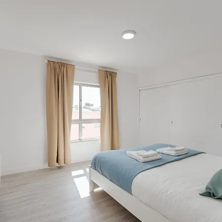 Hostwise - Bright & Family Flat In Paco De Arcos * Lisboa